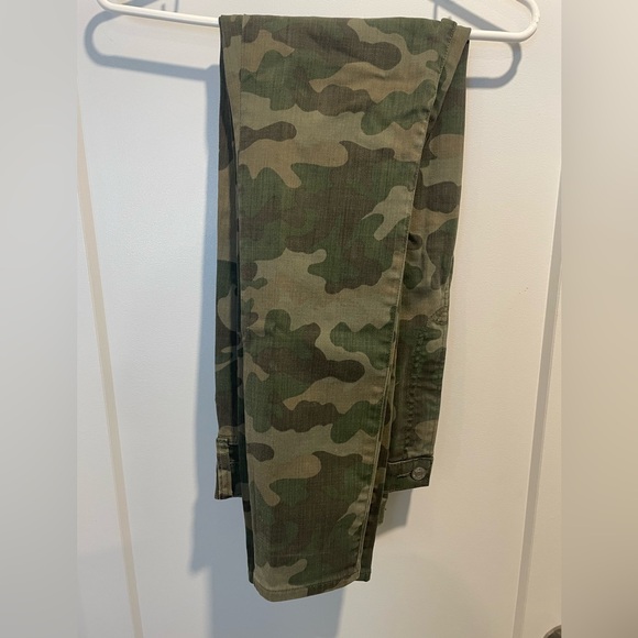 True Skinny Ankle High Rise GAP Camo Jeans - Picture 3 of 6